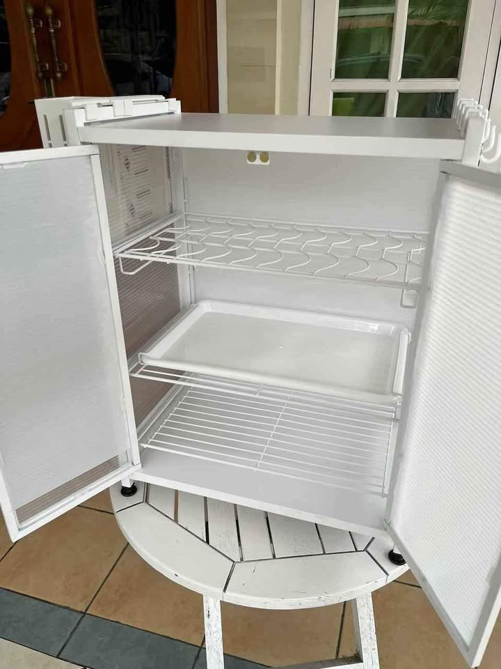 Kitchen Worktop Storage Cabinet, Closed Dish Cabinet with Door